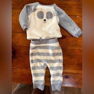 Absorba infant polar bear sweatsuit (3-6 mos)